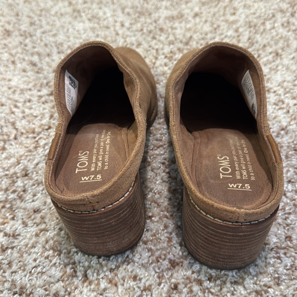 Tom’s suede mules size 7.5 - Picture 3 of 4